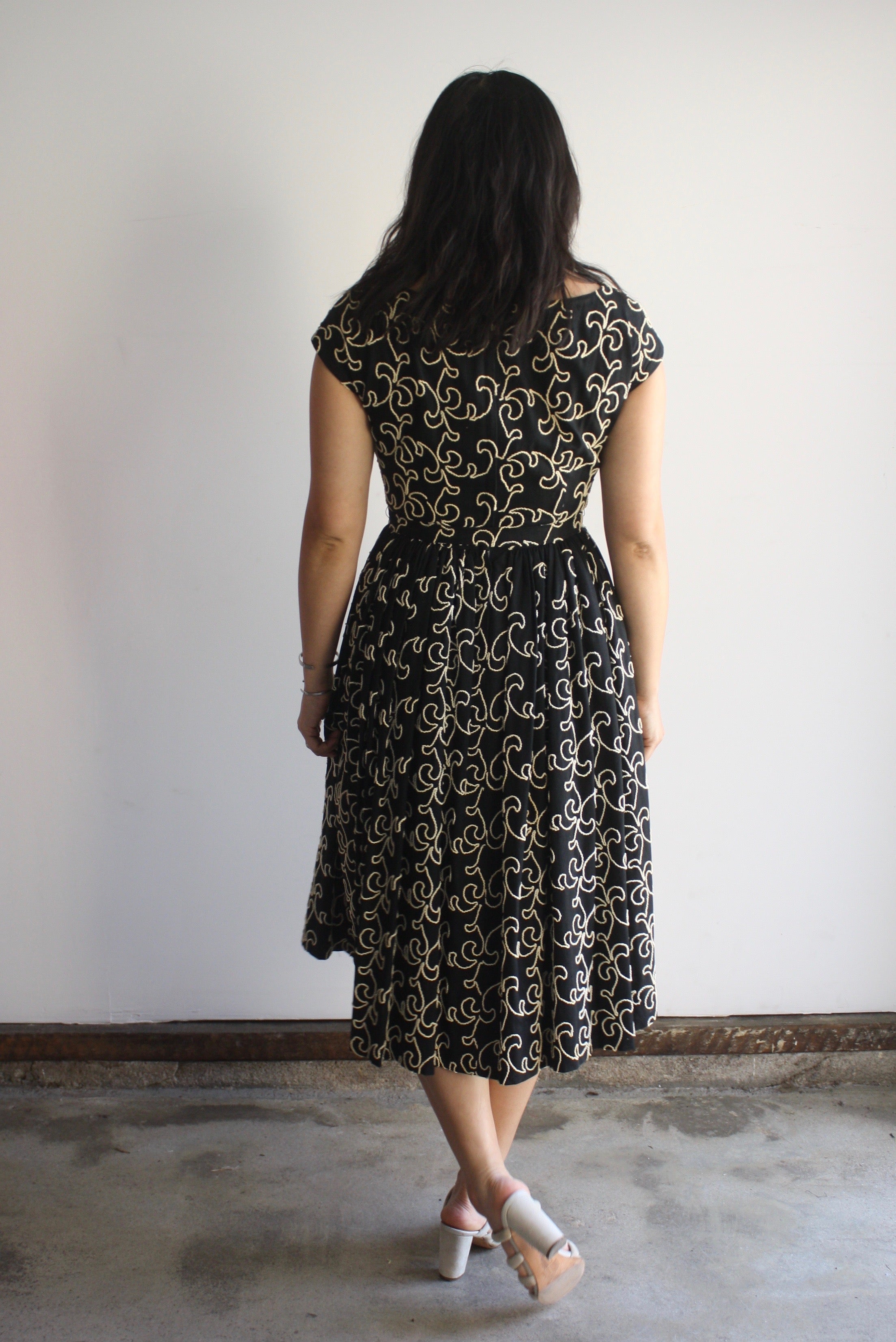 50s Belted Crewelwork Dress
